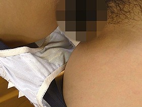 女性が今日履いてるパンツは結構汚れている　サンプル画像10